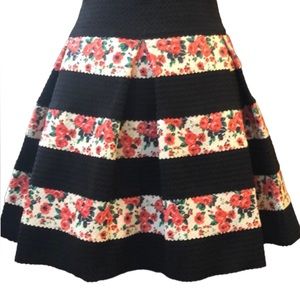 TOUCH ME CIRCLE BLACK FLORAL SKIRT SIZE LARGE NEW WITH TAGS